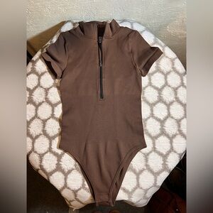 Bodysuit NWOT Brown Bodysuit Ribbed Zip front Short Sleeve Small
